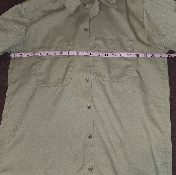 Dickies Classic Workshirt Men's Size Medium Khaki Has Small Hole & Stains - Picture 8 of 10